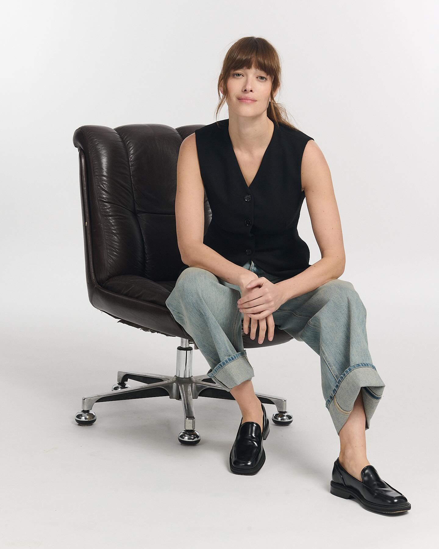 Comment porter des jeans brut avec élégance