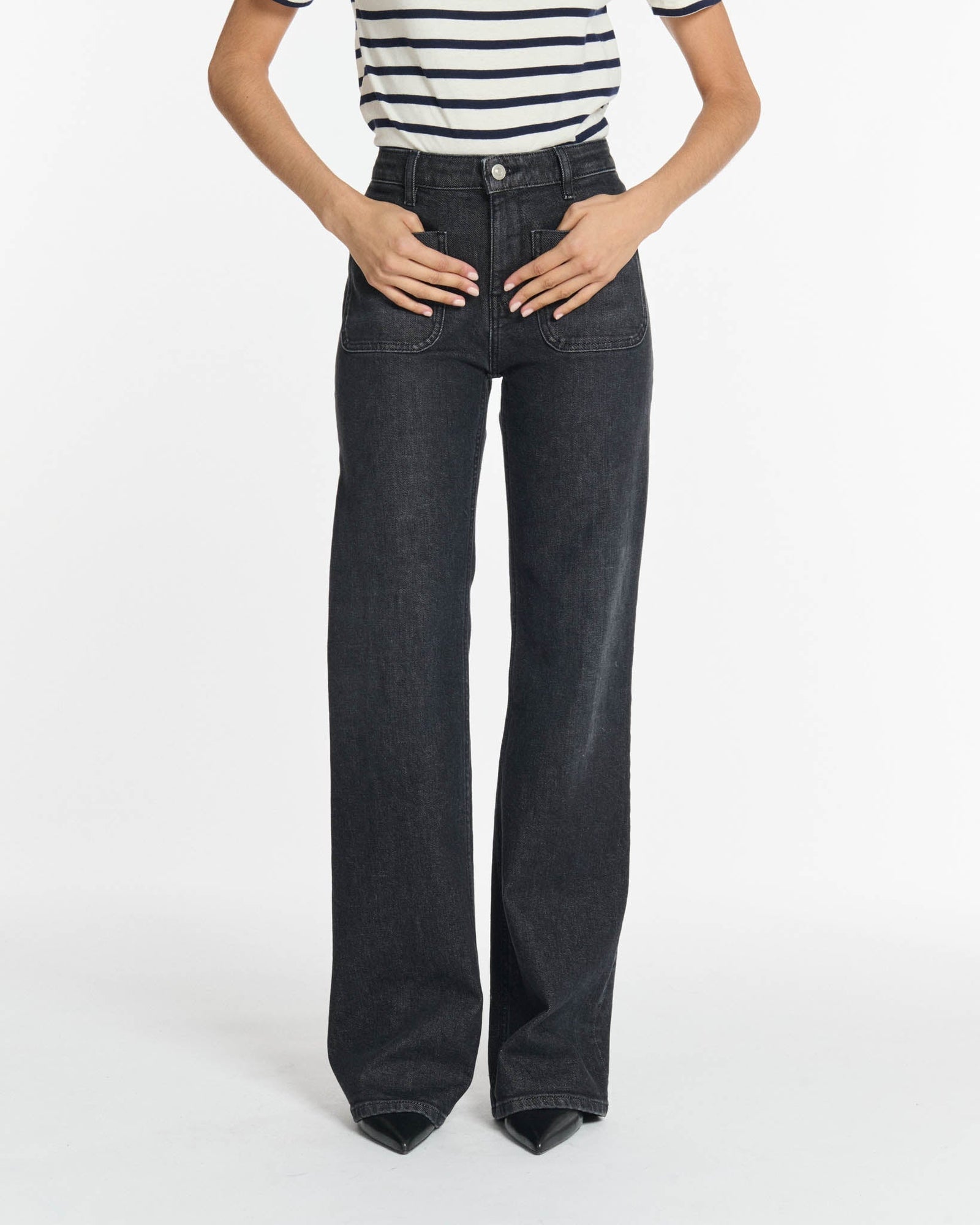 Le jean noir : un essentiel de la garde-robe