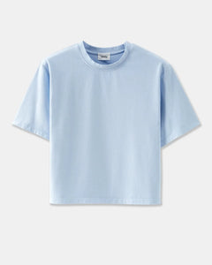 T-shirt pour femme en coton léger de couleur bleu clair avec coupe droite et manches courtes, idéal pour un style décontracté et estival.