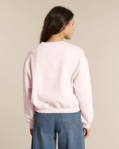 Jean droit pour femme en denim bleu moyen, coupe classique adaptée à toutes les morphologies, tissu 100 % coton pour un confort optimal.