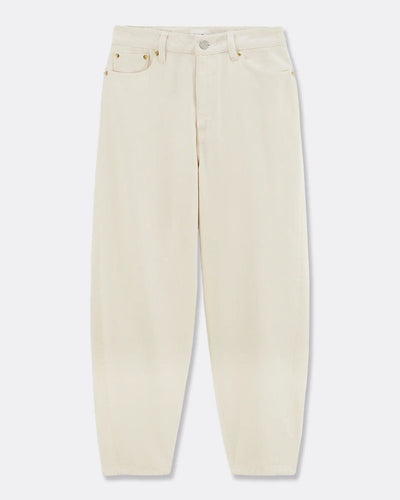 Jean pour femme en denim 100% coton non teint, couleur granit claire, coupe droite légèrement ample pour un confort décontracté et adapté à toutes les morphologies.