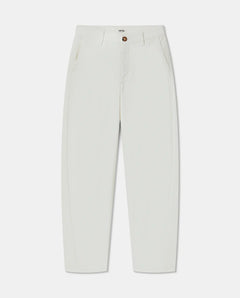 Pantalon blanc en coton stretch, coupe droite légèrement fuselée, adapté à toutes les morphologies, idéal pour un style féminin et confortable en été.