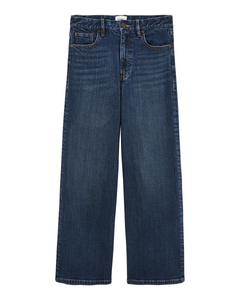 Jean droit en denim bleu foncé avec un lavage stormy, coupe fluide et confortable, conçu pour s'adapter à toutes les morphologies féminines.