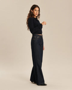 Jean large en denim bleu foncé 100% coton avec une coupe droite, matière épaisse et structuré, adapté à toutes morphologies pour femme.