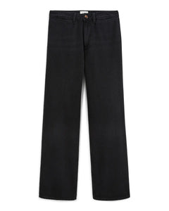 Jean droit pour femme en denim 100 % coton de couleur gris foncé, coupe légèrement large offrant un confort adapté à toutes les morphologies.