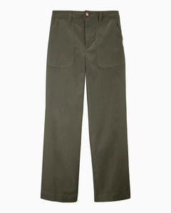 Pantalon femme en coton kaki stretch, coupe droite avec poches plaquées, tissu léger et confortable adapté à toutes les morphologies.