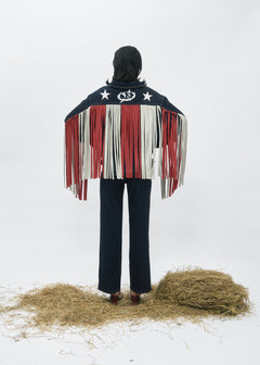 Jean droit en denim bleu foncé, matière coton épaisse, coupe classique et ajustée qui s’adapte à toutes les morphologies féminines.