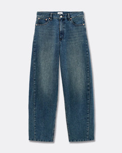 Jean femme en denim 100% coton de couleur indigo foncé avec effet délavé, coupe barrel et confortable adaptée à toutes les morphologies.