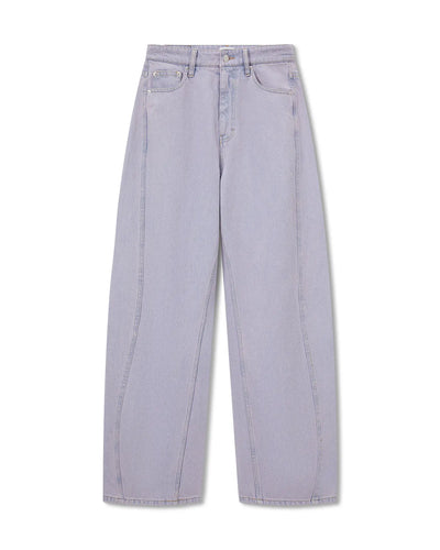 Jean pour femme en denim 100% coton de couleur rose poudré, coupe large et droite, adapté à toutes les morphologies pour un style décontracté et moderne.