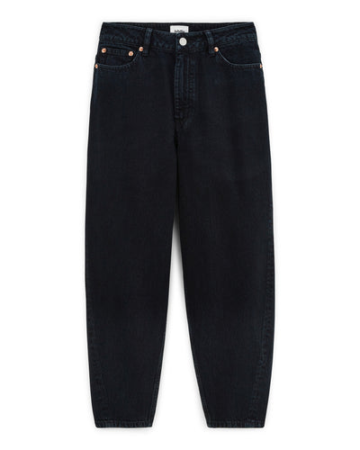 Jean ballon en denim noir foncé 100 % coton avec coupe ample et taille haute, idéal pour femme recherchant confort et style moderne.
