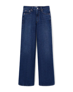 Jean droit long en denim bleu stone, 100% coton, avec une coupe classique qui s’adapte à toutes les morphologies pour un confort optimal au quotidien.
Jean droit large SULLY présenté seul, vue de face.