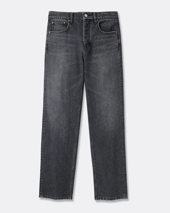 Jean droit en denim gris foncé avec un lavage dusty grey, coupe classique et matière 100 % coton adaptée à toutes les morphologies féminines.