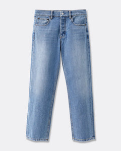 Jean en denim 100 % coton bleu stone fade, coupe droite classique, fit confortable pour femme, idéal pour toutes les morphologies.