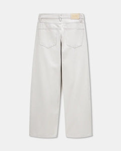 Jean femme en denim 100 % coton non teinté de couleur granit clair, coupe droite et ample, idéal pour un style décontracté et confortable.