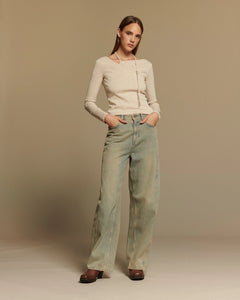 Jean large en denim 100% coton bleu clair délavé avec coupe droite, adapté à toutes les morphologies pour un style féminin et confortable au quotidien.