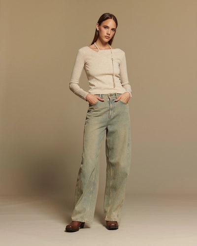 Jean large en denim 100% coton bleu clair délavé avec coupe droite, adapté à toutes les morphologies pour un style féminin et confortable au quotidien.