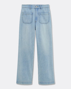 Jean femme en denim léger bleu poussière, coupe droite et confortable avec poches plaquées devant, en coton doux et adapté à toutes les morphologies.