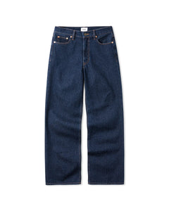 Jean droit long pour femme en denim brut 100% coton, coupe ajustée à la taille avec jambes droites, idéal pour toutes les morphologies.