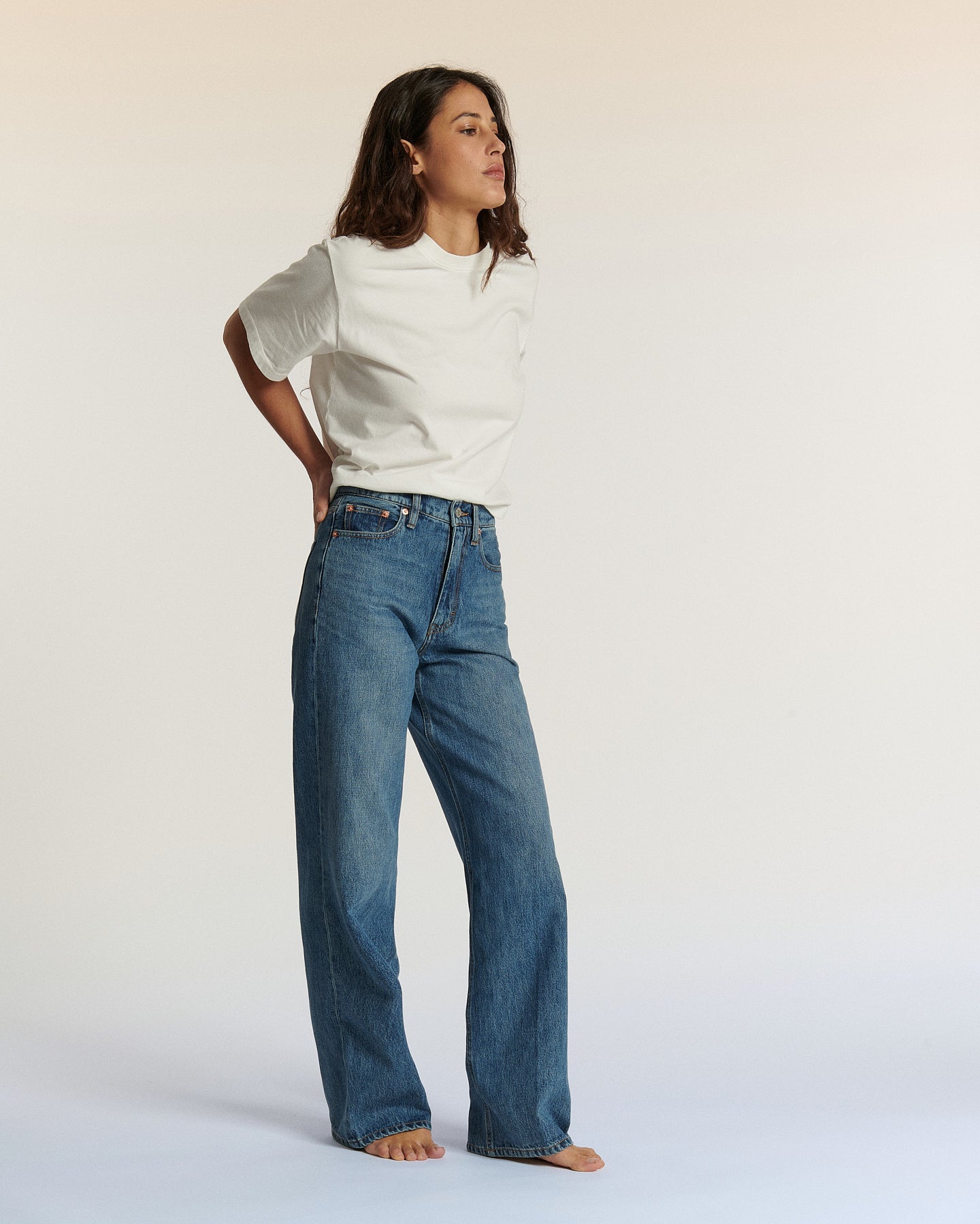 Jeans SULLY LONG DENIM IN 30 MID BLUE Labdip
porté par le mannequin de face