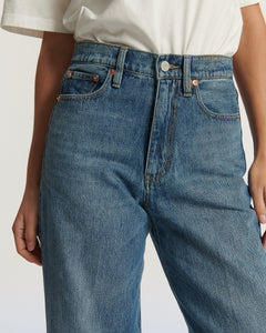 Jeans SULLY LONG DENIM IN 30 MID BLUE Labdip
porté par le mannequin de face